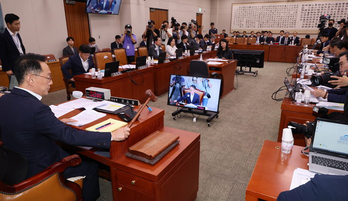 7월 17일 국회 법제사법위원회에서 김도읍 위원장이 전체회의를 진행하고 있다. 연합뉴스