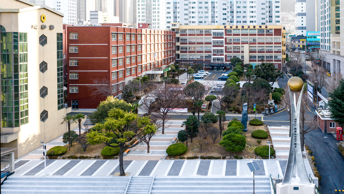 경남공업고 전경