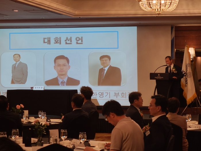 서병일 한국첨단안전산업협회 회장은 지난 21일 서울 강남구 그랜드 인터컨티넨탈 서울 파르나스에서 열린 '한국재난안전산업협회 설립 발기인대회'에서 대회 선언을 하고 있다.