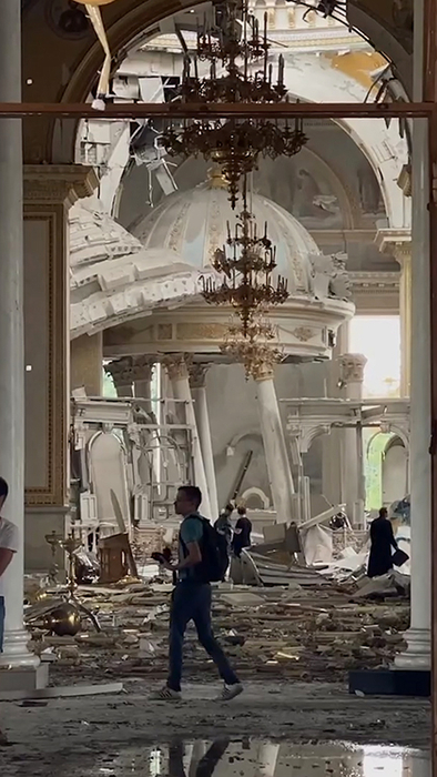 파괴된 우크라이나 오데사 정교회 성당. 유튜브 RFE/RL.