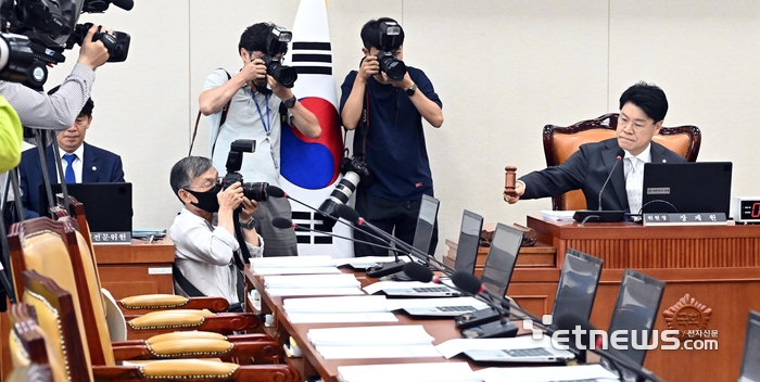 과방위 개의 선언하는 장제원