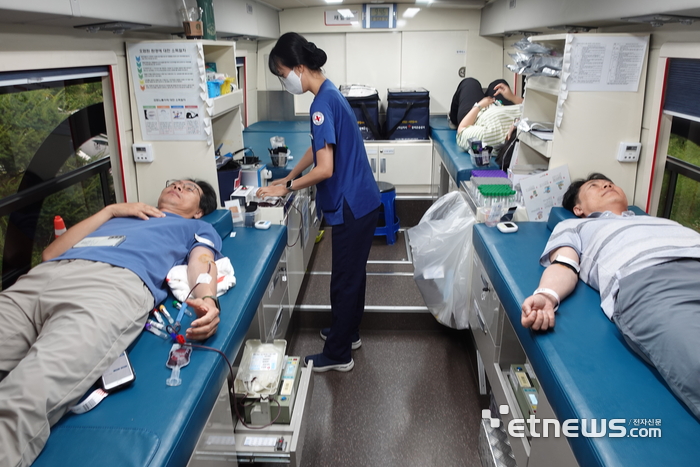 한국탄소산업진흥원과 전북테크노파크 사랑의 헌혈캠페인.