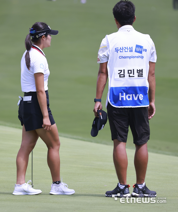 [포토] 김민별, 볼이 움직여서 경기가 안되요