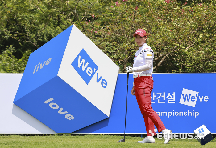 [포토] 김민솔, 티샷 방향을 정한다