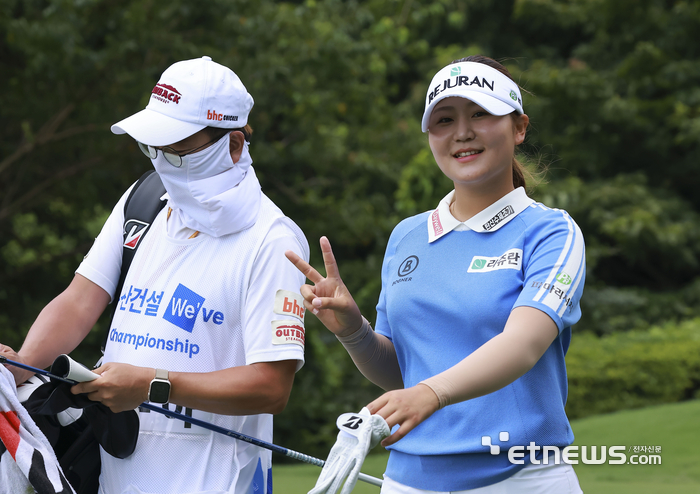 [포토] 윤수아, 브이 날리며 출발해요