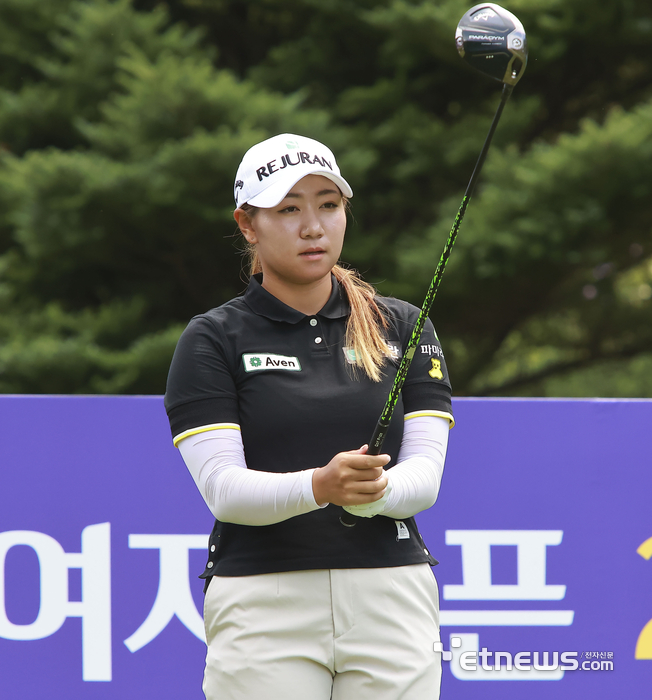 [포토] 강채연, 티샷은 중앙으로 보낸다