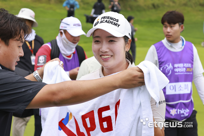 [포토] 우승 직후 기빠하는 한진선