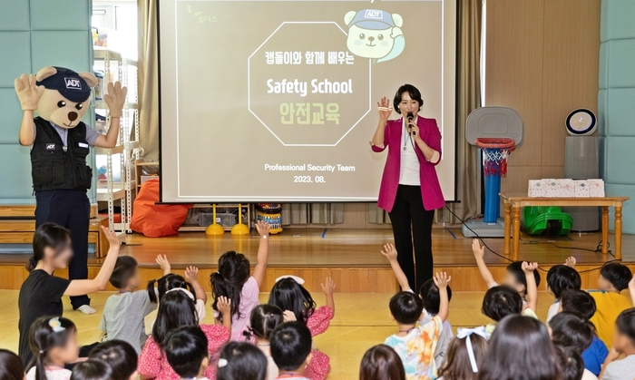 SK쉴더스가 일상생활 속에서 자신과 주변을 지키기 위한 올바른 생활 안전습관의 중요성을 알리기 위해 '어린이 생활 안전교육'을 진행했다.(SK쉴더스 제공)