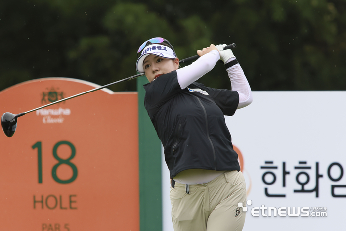 [포토] 강하게 티샷하는 김리안