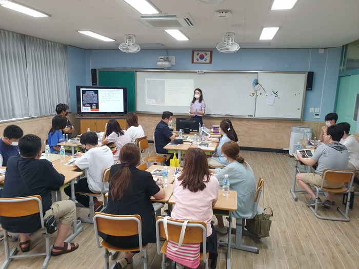 IB교육이 국내 입시와 맞지 않는 프로그램이기 때문에 IB 도입 학교 진학을 고려하는 학부모는 입학설명회 등에 참석해 보는 것이 좋다.