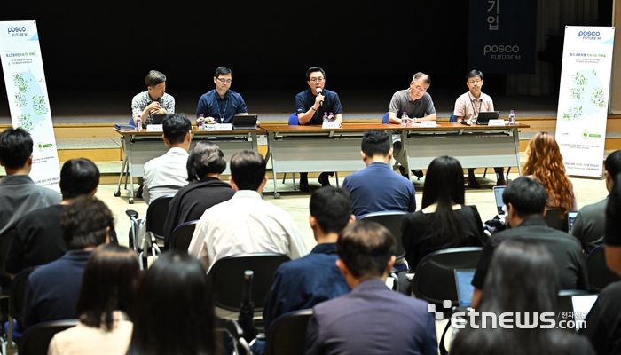 기자간담회 답하는 김준형 포스코퓨처엠 대표