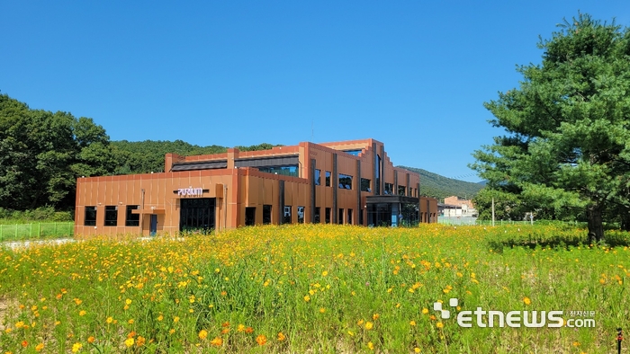 퓨리움 경기 용인 본사 전경.