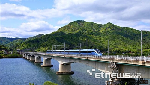 코레일, KTX 이용객 10억명 돌파…6억2000만㎞ 운행 “지구 1만5500바퀴 달렸다”