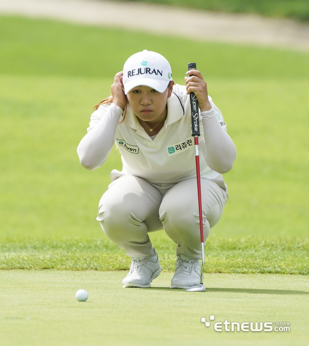 [포토] 강채연, 첫 버디 기회가 왔어요