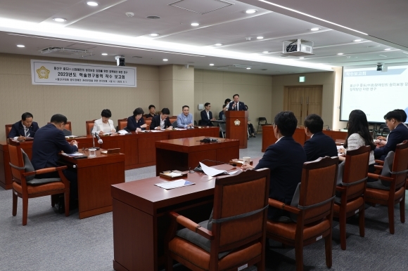 용산구의원으로 꾸려진 연구단체의 착수 보고회 - 용산구의원들은 지역 발전을 위한 정책 연구에 나선다고 밝혔다. 사진=용산구의회