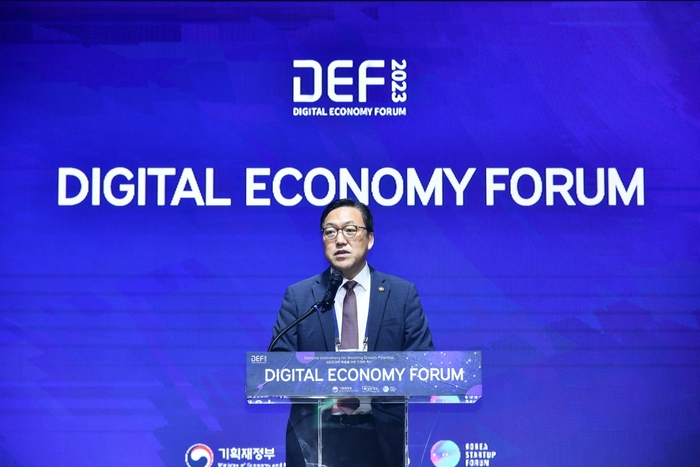김병환 기획재정부 제1차관이 6일 서울 강남구 보코서울강남에서 열린 디지털 경제 포럼에서 개회사를 발언하고 있다.(사진=코리아스타트업포럼)