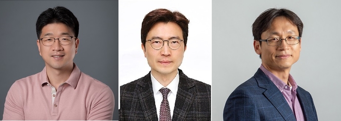 국내 연구팀이 전자 수용체 없이 광증폭형 유기 포토다이오드를 구현했다. 왼쪽부터 정대성 포스텍 교수, 김도환 한양대 교수, 김봉수 유니스트 교수.