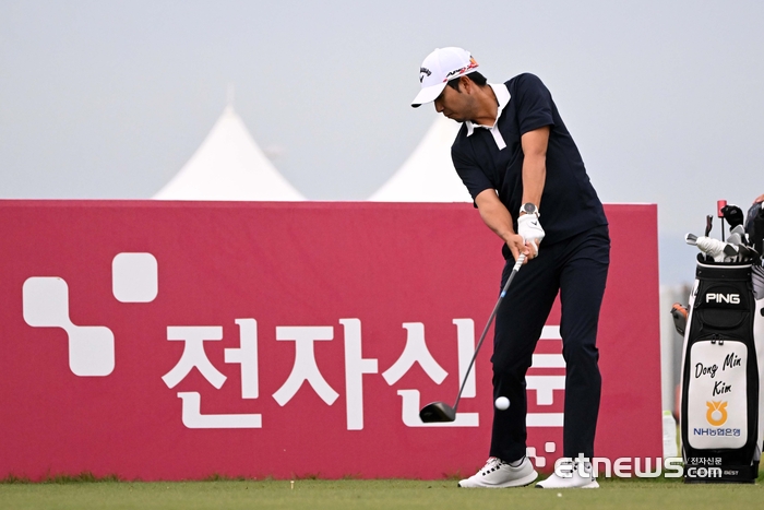 [비즈플레이 전자신문 오픈] 연습라운드 시작하는 김동은 선수