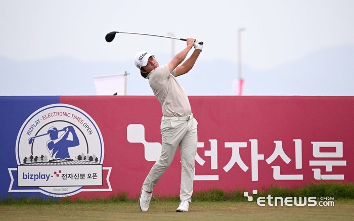 [비즈플레이 전자신문 오픈] 티샷하는 박성제 선수