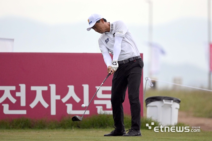 [비즈플레이 전자신문 오픈] 문경준, '2라운드 출발'