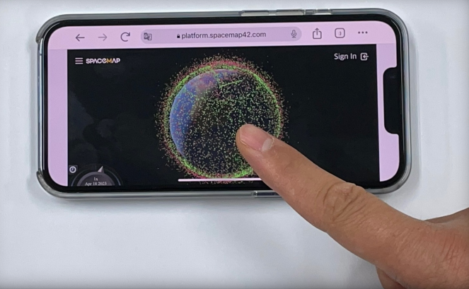 스페이스맵의 플랫폼으로 우주 물체를 확인하는 모습(사진=스페이스맵)
