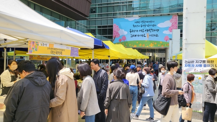 상반기 서울 관악구에서 열린 사회적경제 장터 '꿈시장' 현장. 사진=관악구