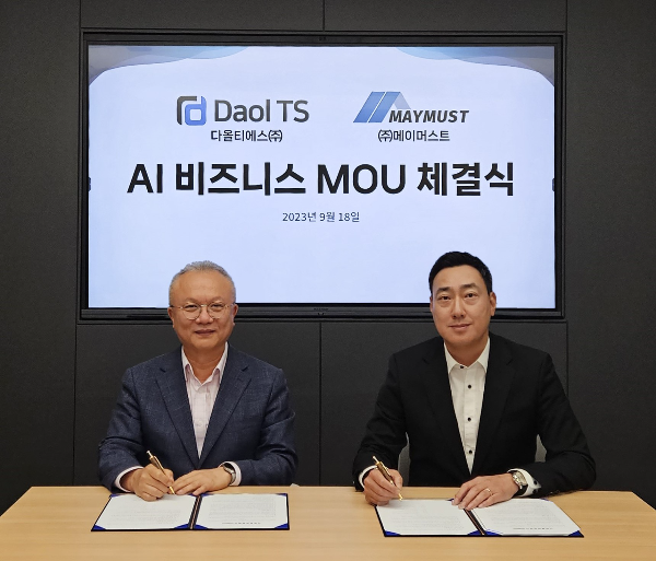 AI 비즈니스 MOU를 체결한 홍정화 다올티에스 대표(좌)와 박상현 메이머스트 대표(우