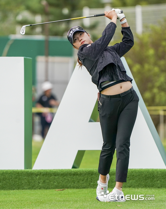 [포토] 김민선7, 티샷은 최대한 멀리 보낸다