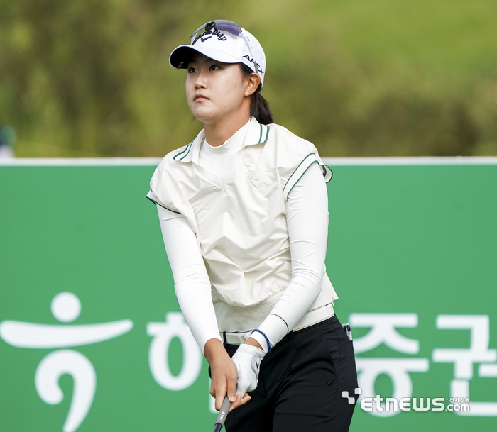 [포토] 오수민, 타구 방향을 바라본다