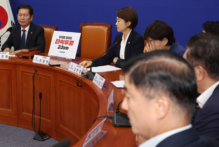 22일 국회에서 열린 더불어민주당 최고위원회의에서 정청래 최고위원이 발언을 하고 있다. 연합뉴스