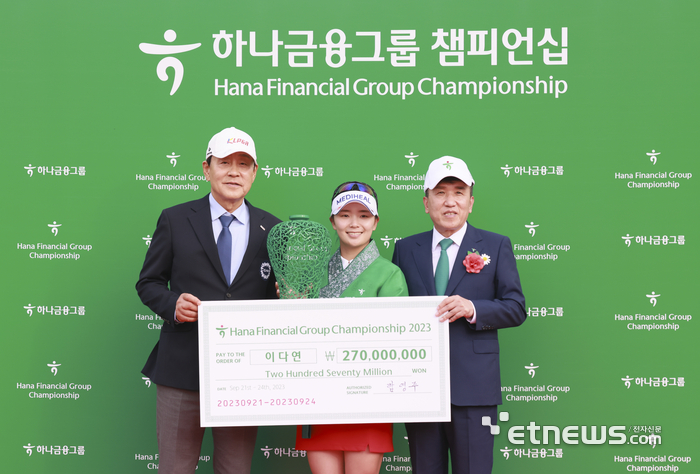 [포토] 이다연, 특급대회 우승으로 상금순위 3위 점프