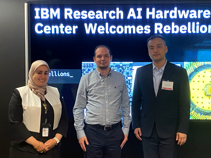 왼쪽부터 카오우타르 매그로우티 IBM 리서치 수석연구원, 존 로젠 IBM 리서치 이사, 오진욱 리벨리온 CTO. 리벨리온 제공