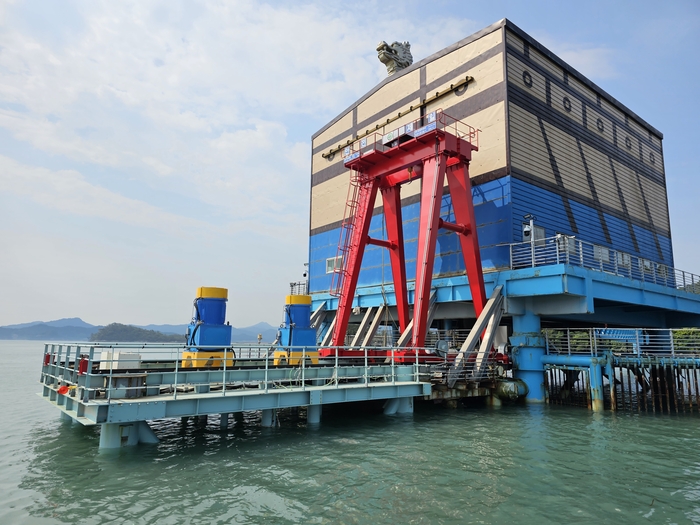 전남 해남 울돌목에 건립된 아시아 첫 계통 연계형 조류발전기지 전경