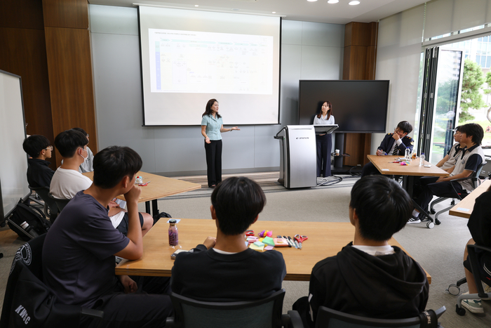 광운중학교와 광운인공지능고등학교는 그린 스마트 미래학교 사업 준비를 위해 25일 광운대 80주년기념관에서 학생, 학부모, 교직원, 교육청과 함께 '디자인씽킹 부트캠프'를 개최했다.