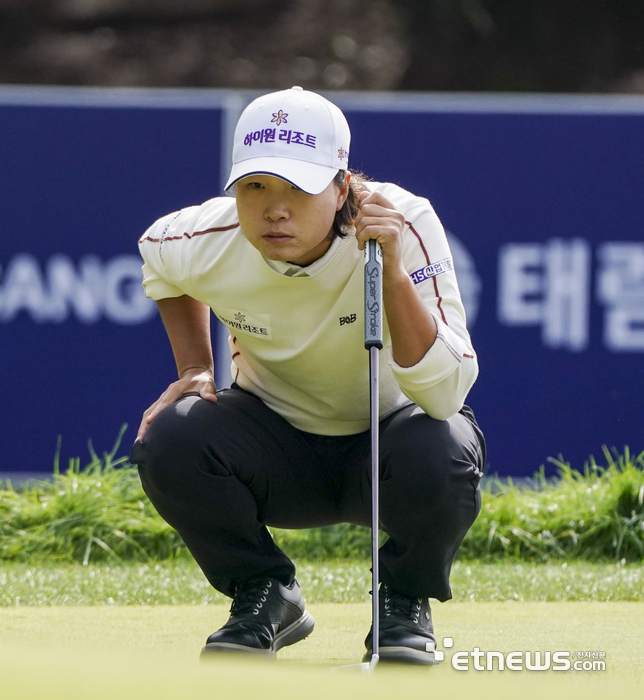 [포토] 버디를 노리는 김지수