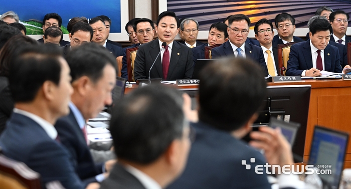 답변하는 원희룡