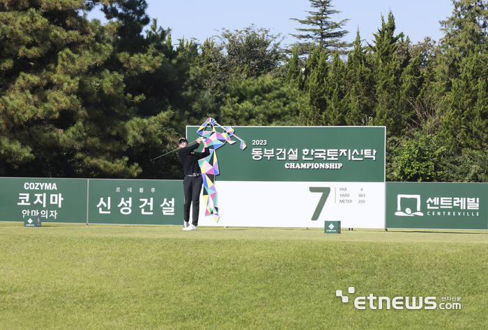 [포토] 선두를 향하여 티샷하는 김나현2