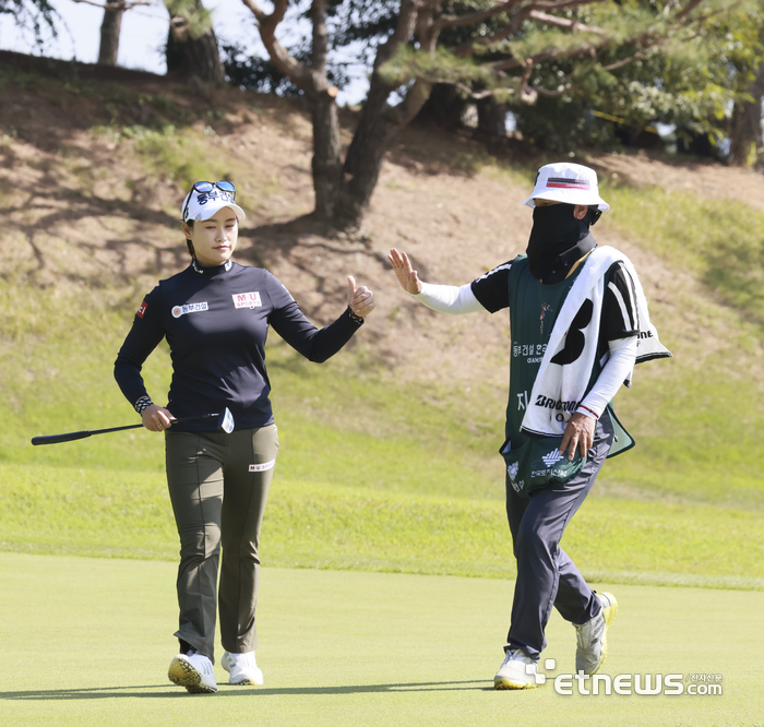 [포토] 버디로 2점 획득하는 지한솔