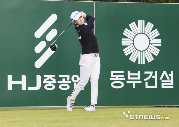 [포토] 실수 없이 티샷하는 최은우