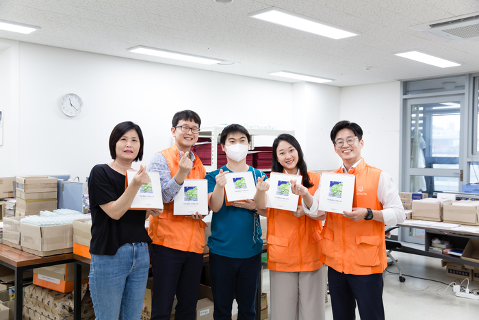 한화그룹, 자체 제작 '점자달력' 시각장애인에게 무료 기증