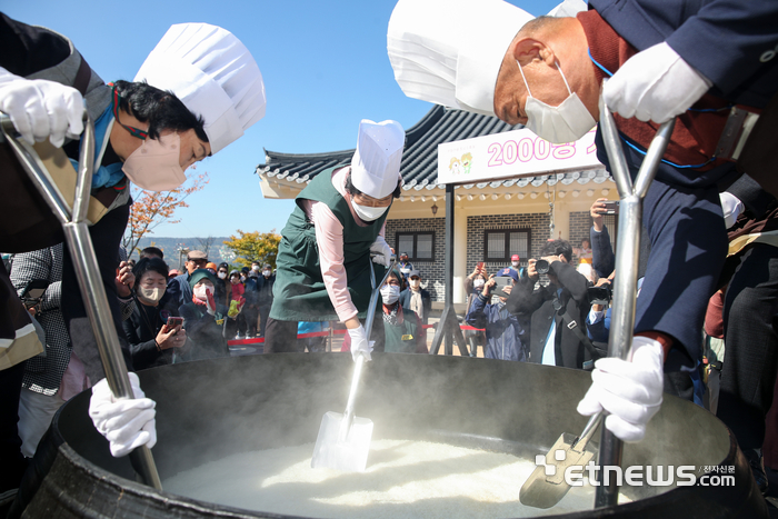 경기 이천시는 오는 18~22일 이천농업테마공원에서 '제22회 이천쌀문화축제'를 개최한다. 사진은 지난해 열린 '제21회 이천쌀문화축제' 모습.