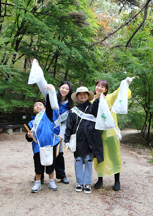 KCC, 숲 지킴이 역할 수행…“북한산서 에코깅 산책”