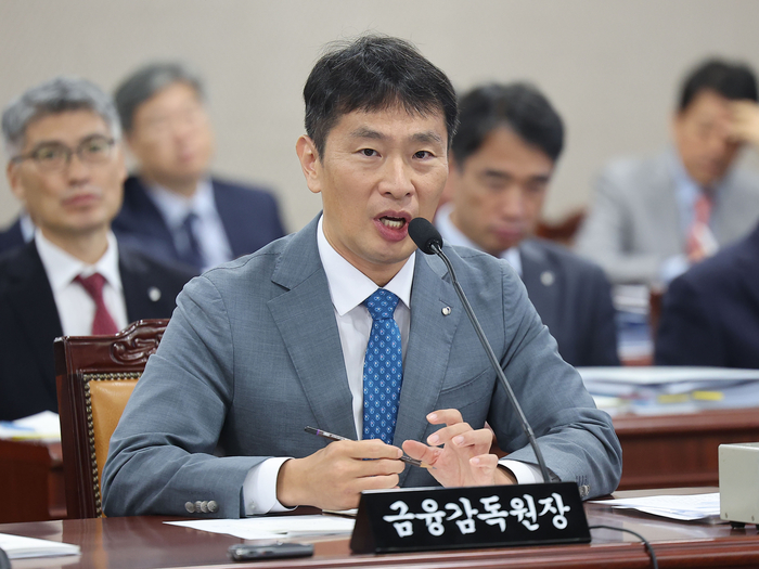 [2023 국감] 이복현 금감원장 “허술한 금융사 내부통제 강화…CEO에게 책임 묻겠다”