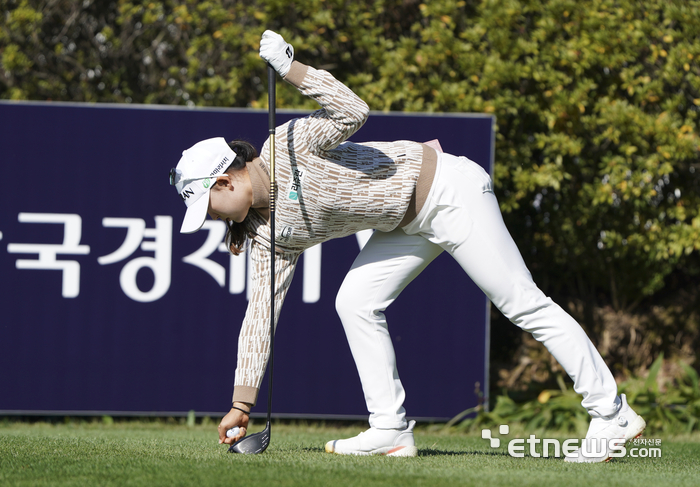 [포토] 티샷 준비하는 마서영