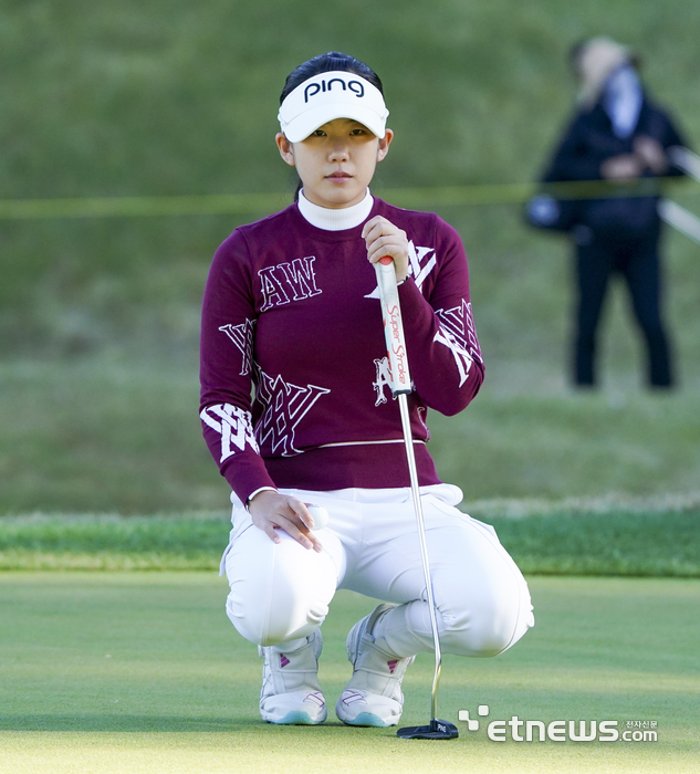 [포토] 신중하게 라인 읽는 윤다현