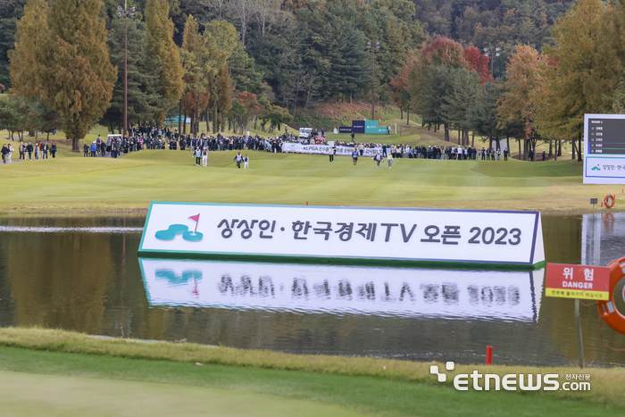 [포토] 임희정, 챔피언조의 마지막 홀 경기모습