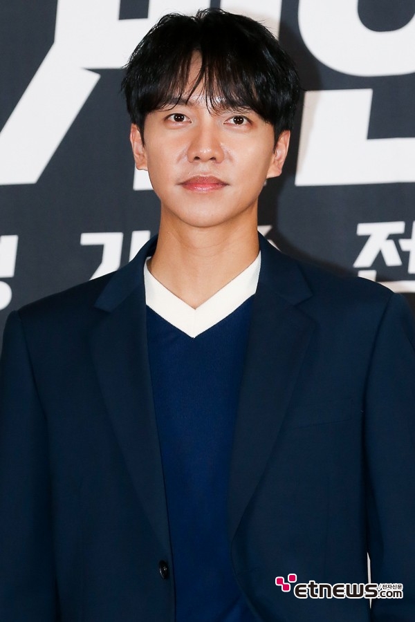 [포토] 이승기, '변함없이 선한 미소'