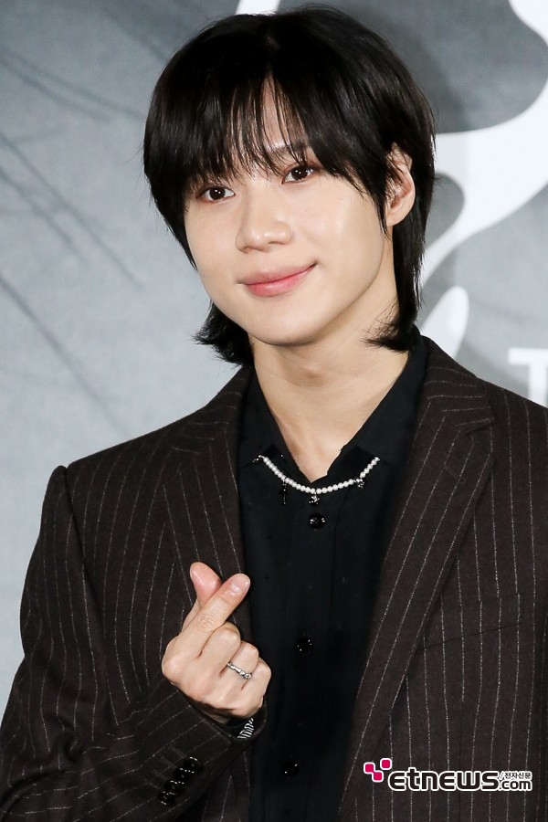 [포토] 태민, '구김없는 미소로 하트'