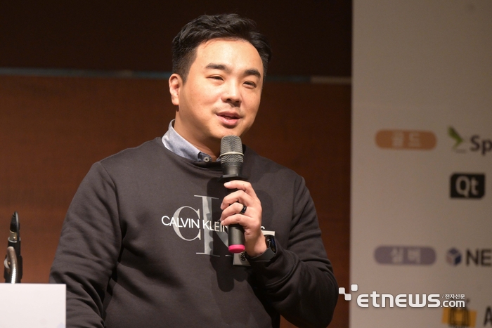 'BeSTCon(Better Software Testing Conference) 2023'이 한국SW테스팅협회, 전자신문, 한국소프트웨어산업협회 주최로 31일 서울 강남구 코엑스에서 열렸다. 황재성 LG전자 책임연구원이 'AI테스팅-더 이미테이션게임'을 주제로 특별강연을 하고 있다. 김민수기자mskim@etnews.com