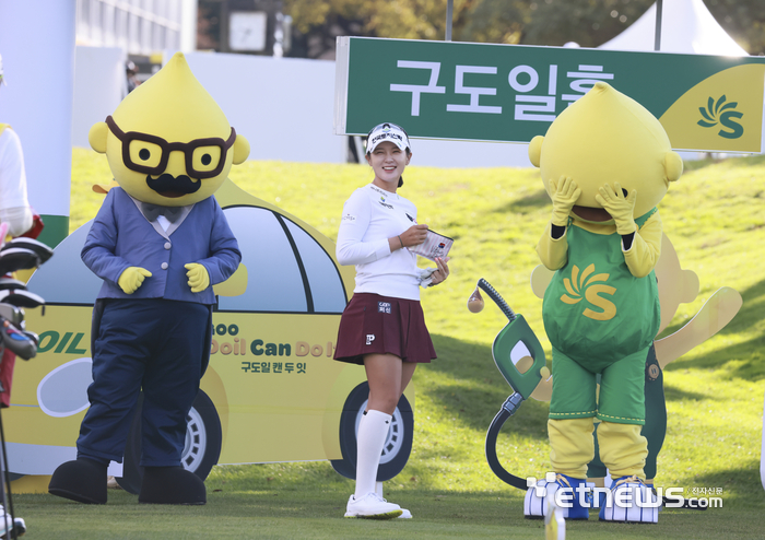 [포토] 박현경, 너무 놀리지 마세요